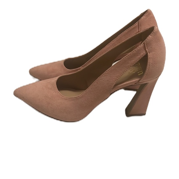 Crown & Ivy, Pointed Toe, Narrow Fluted Heels, Peach Color, Size 6M - Picture 6 of 11